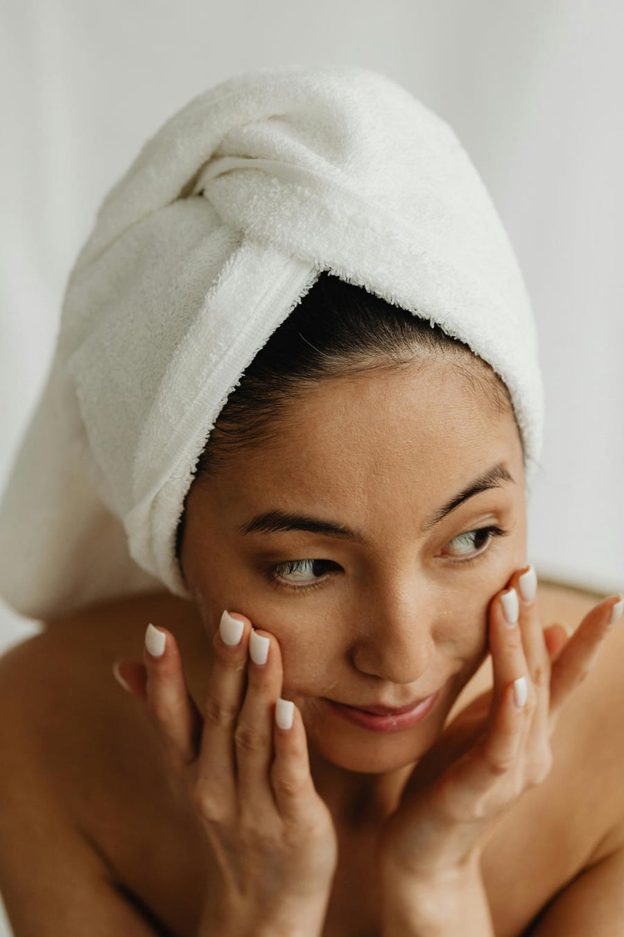 I love having a few quiet minutes to myself before the day gets busy. After washing my face, I take my time putting on moisturizer and giving my skin a little extra attention. Nothing fancy, just a simple routine that makes me feel good. It's honestly one of my favorite ways to start the day.